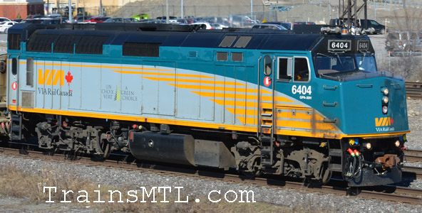 Locomotive VIA6404 right side / coté droit